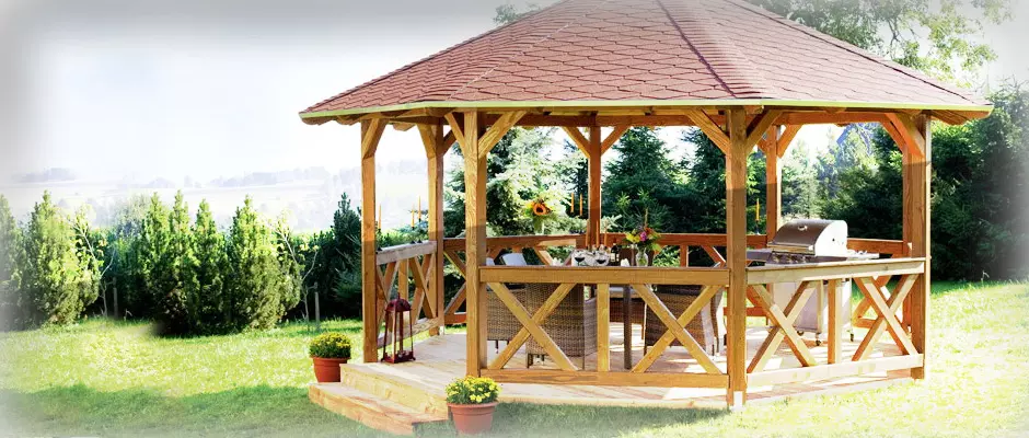 Holz-Pavillon::Ein offener Pavillon ist ein herrlicher Ort, um dort gemtlich inmitten der Natur zu sitzen. Stellen Sie einen Tisch und ein paar Sthle hinein und genieen Sie lange Grillabende mit illustren Gsten.